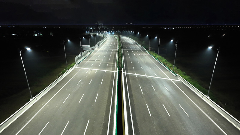 金義中央大道通車(chē),三思智慧綜合桿,道路照明系統(tǒng)方案,點(diǎn)亮23公里智慧公路